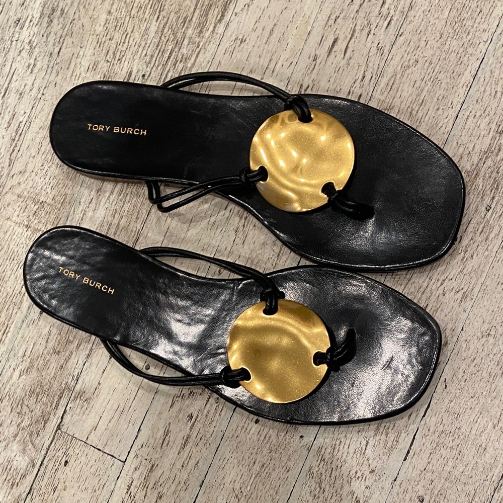 Tory Burch Patos Black goat Leather Thong Sandals with Gold Disc 10Guc - Picture 7 of 10